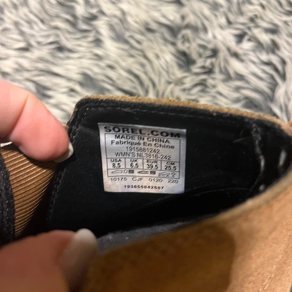 Sorel boots size 8.5 - Picture 4 of 4